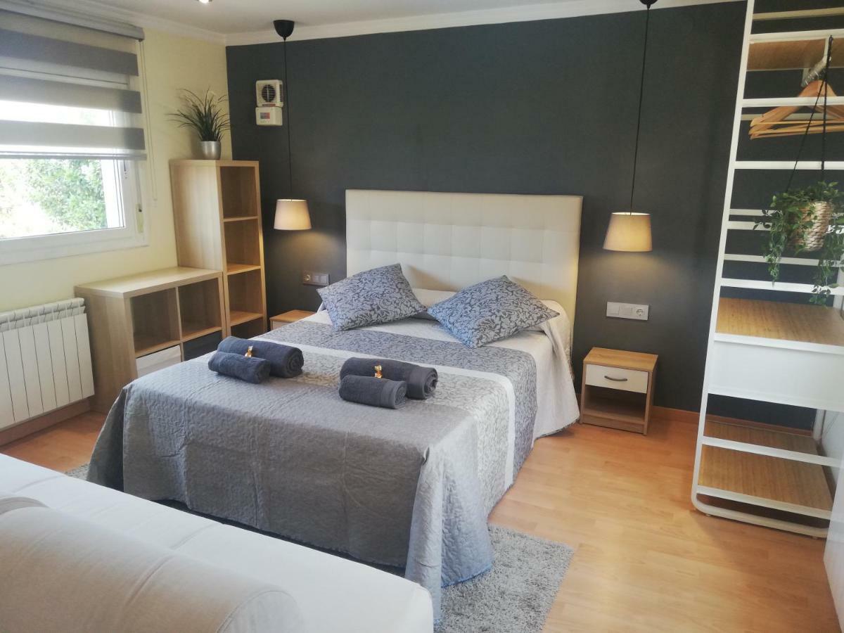 Estudio De 30 M² En Barberá Del Vallés, Con 1 Baño Privado. * Barberá del Vallés